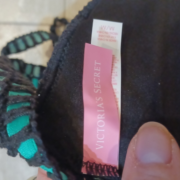 Victoria's Secret Black Bikini Top - Picture 7 of 8